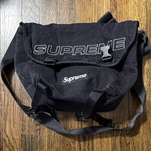 Lightly USED Supreme Denim Messenger Bag Black FW25 in excellent condition